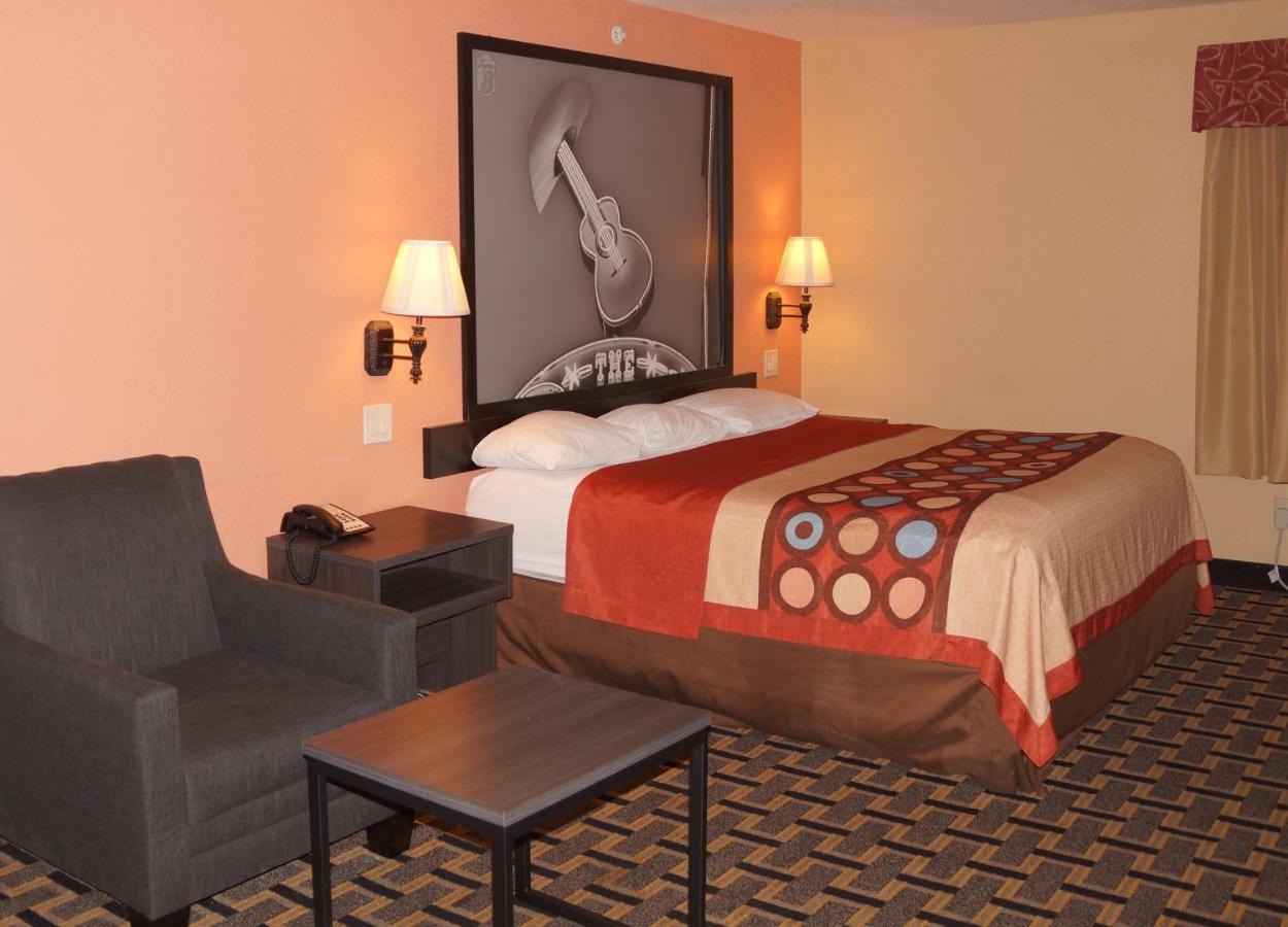 Super 8 By Wyndham Farmers Branch/north Dallas Motel
