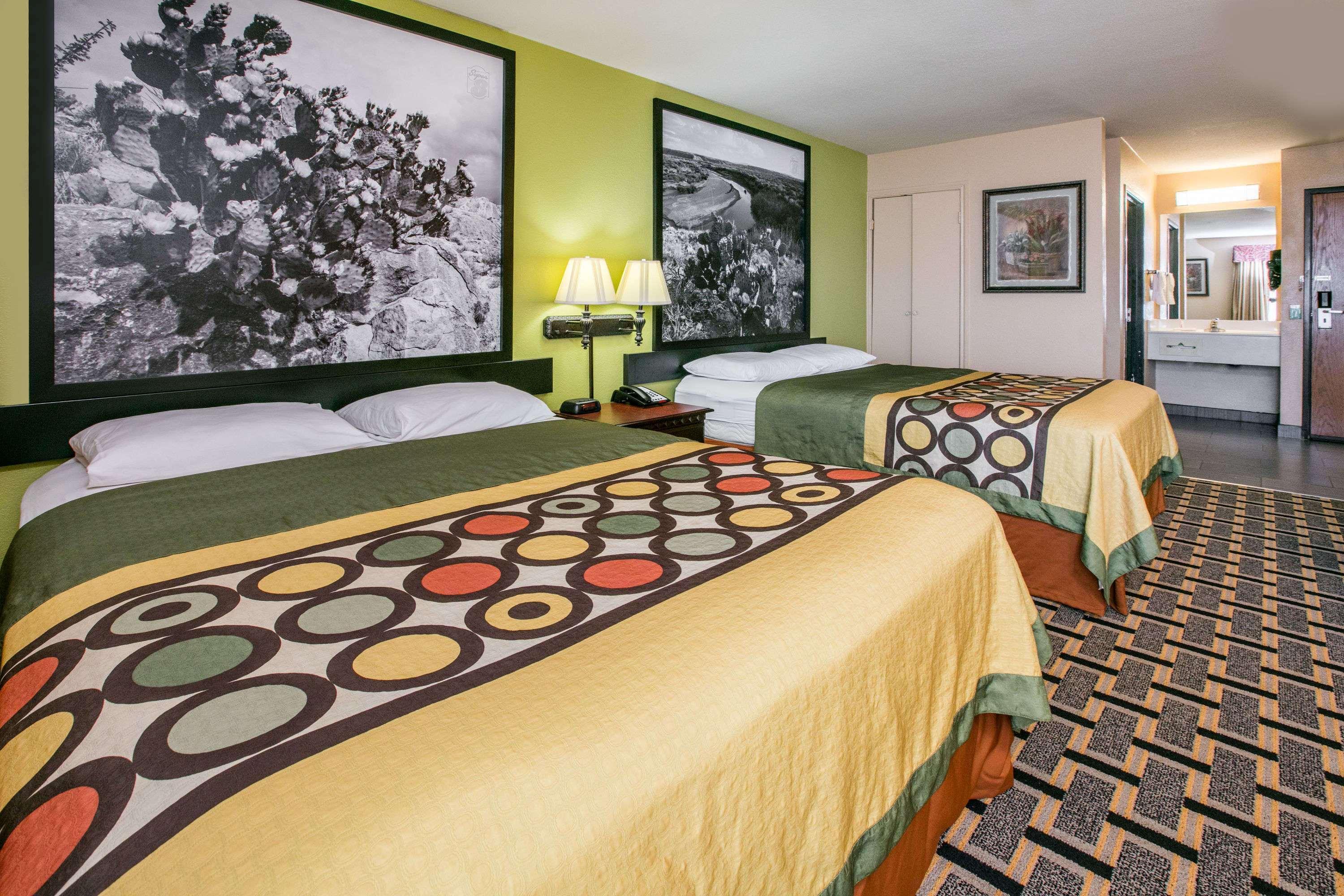 Super 8 By Wyndham Farmers Branch/north Dallas 3*