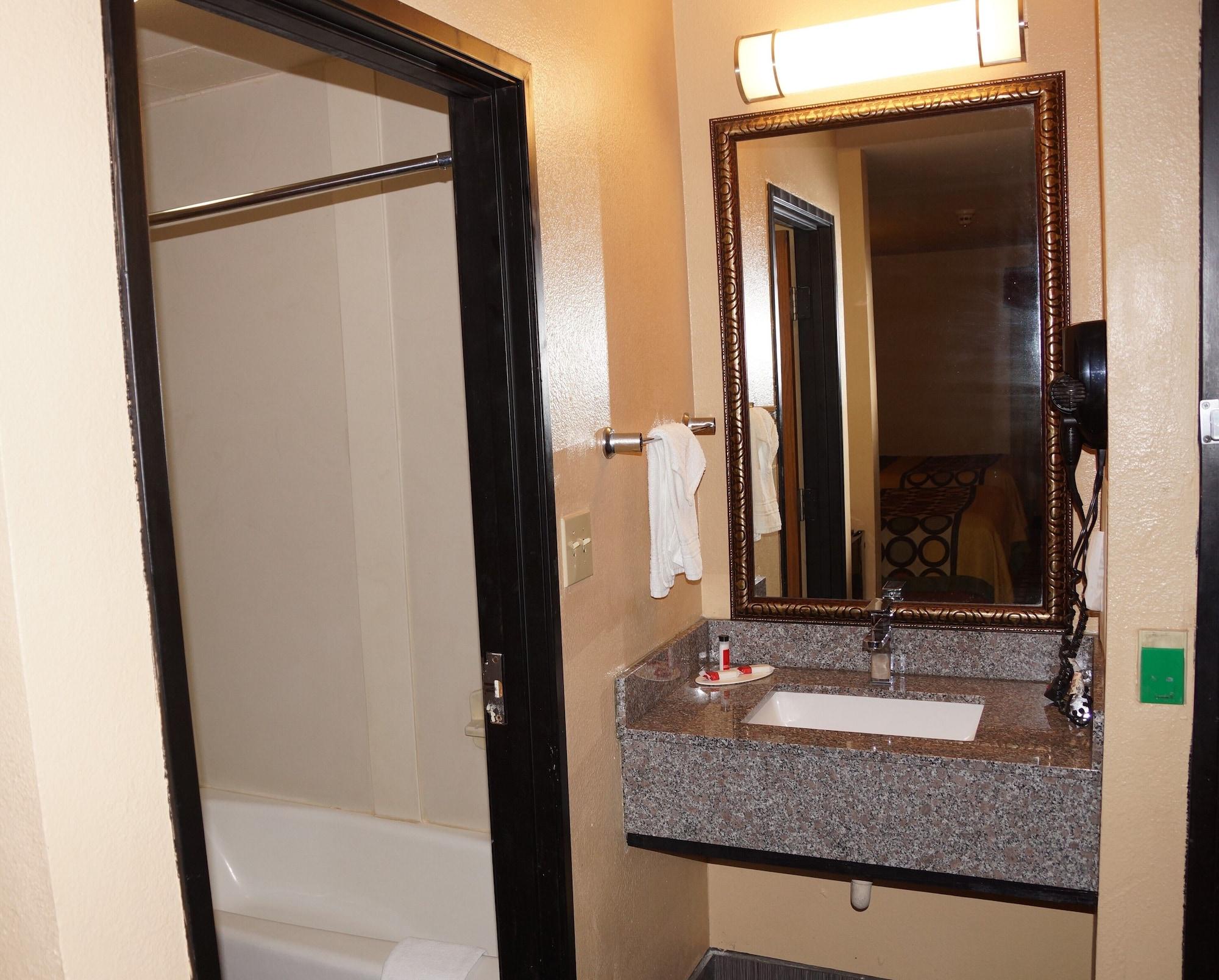 Super 8 By Wyndham Farmers Branch/north Dallas 3*