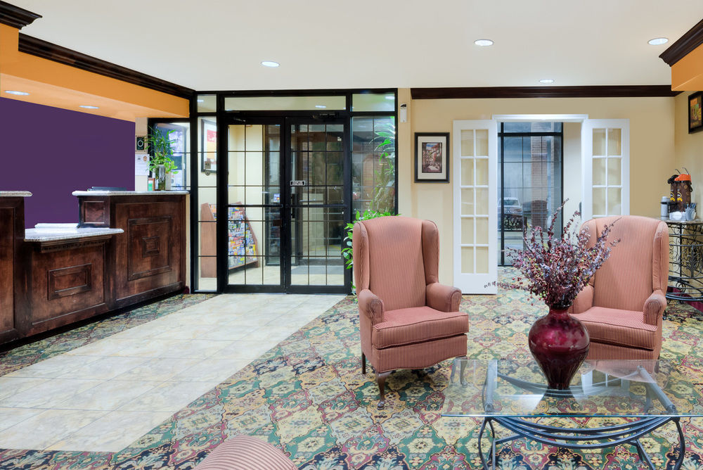Super 8 By Wyndham Farmers Branch/north Dallas Farmers Branch