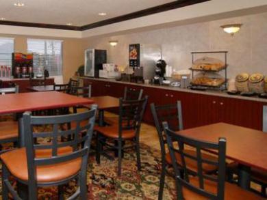 Super 8 By Wyndham Farmers Branch/north Dallas