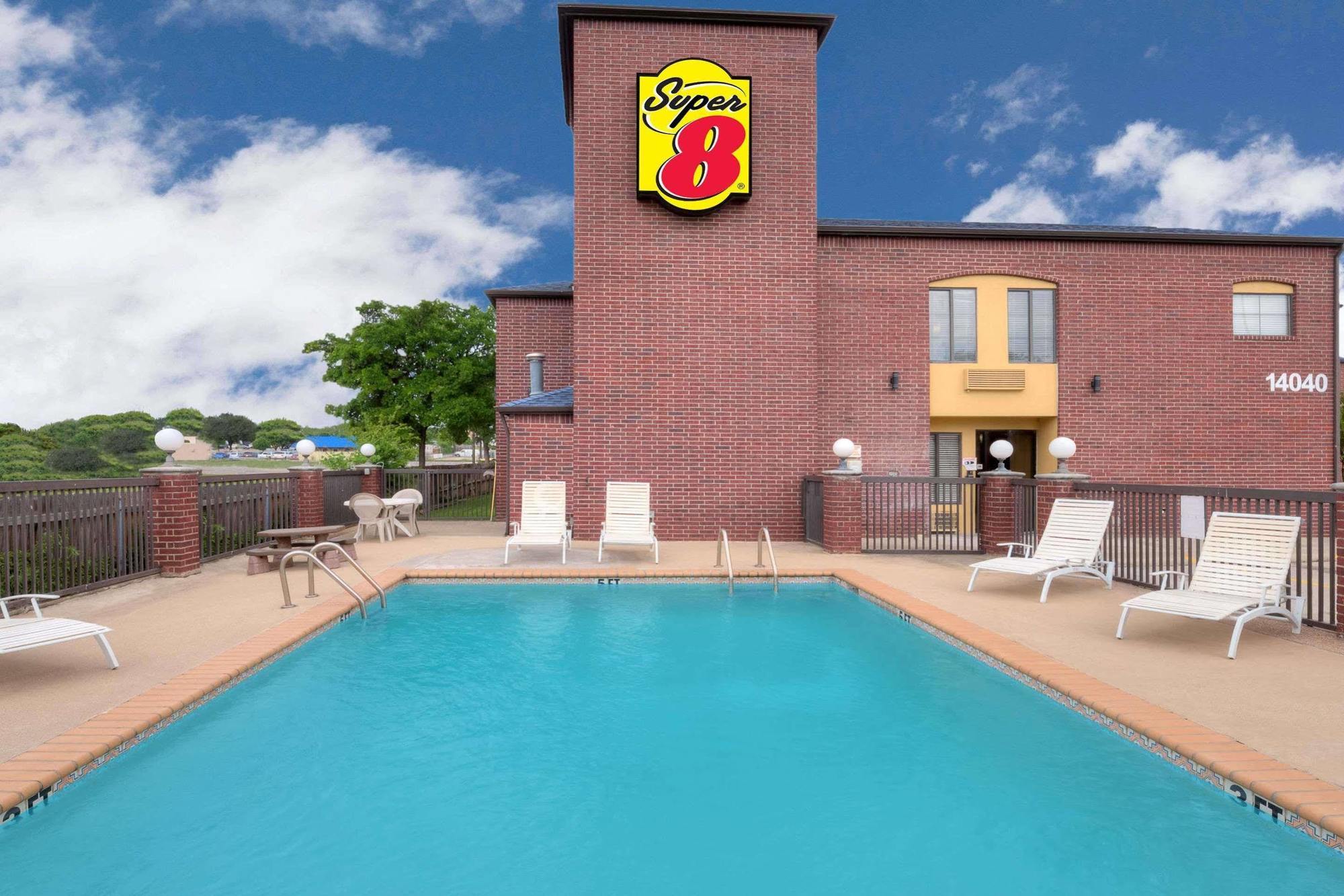 Motel Super 8 By Wyndham Farmers Branch/north Dallas 3*