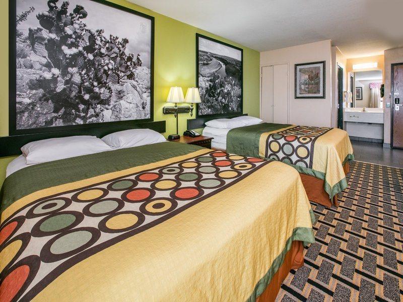 Super 8 By Wyndham Farmers Branch/north Dallas Motel