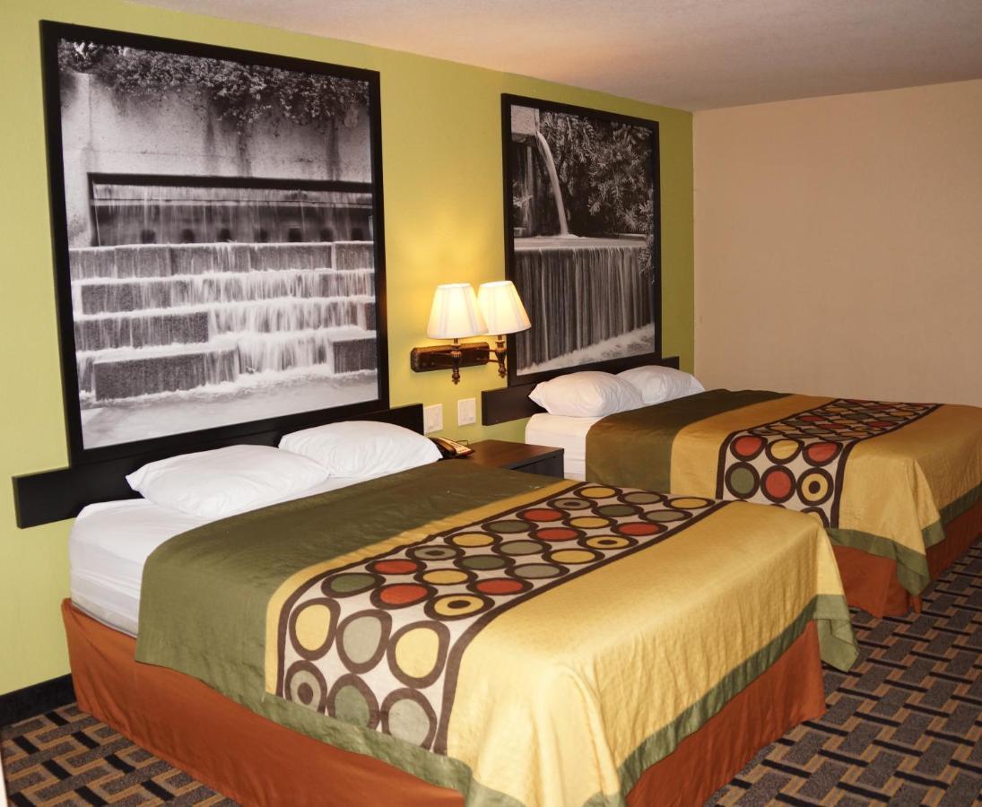 Super 8 By Wyndham Farmers Branch/north Dallas Motel Farmers Branch
