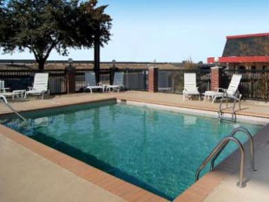 Super 8 By Wyndham Farmers Branch/north Dallas Motel 3*