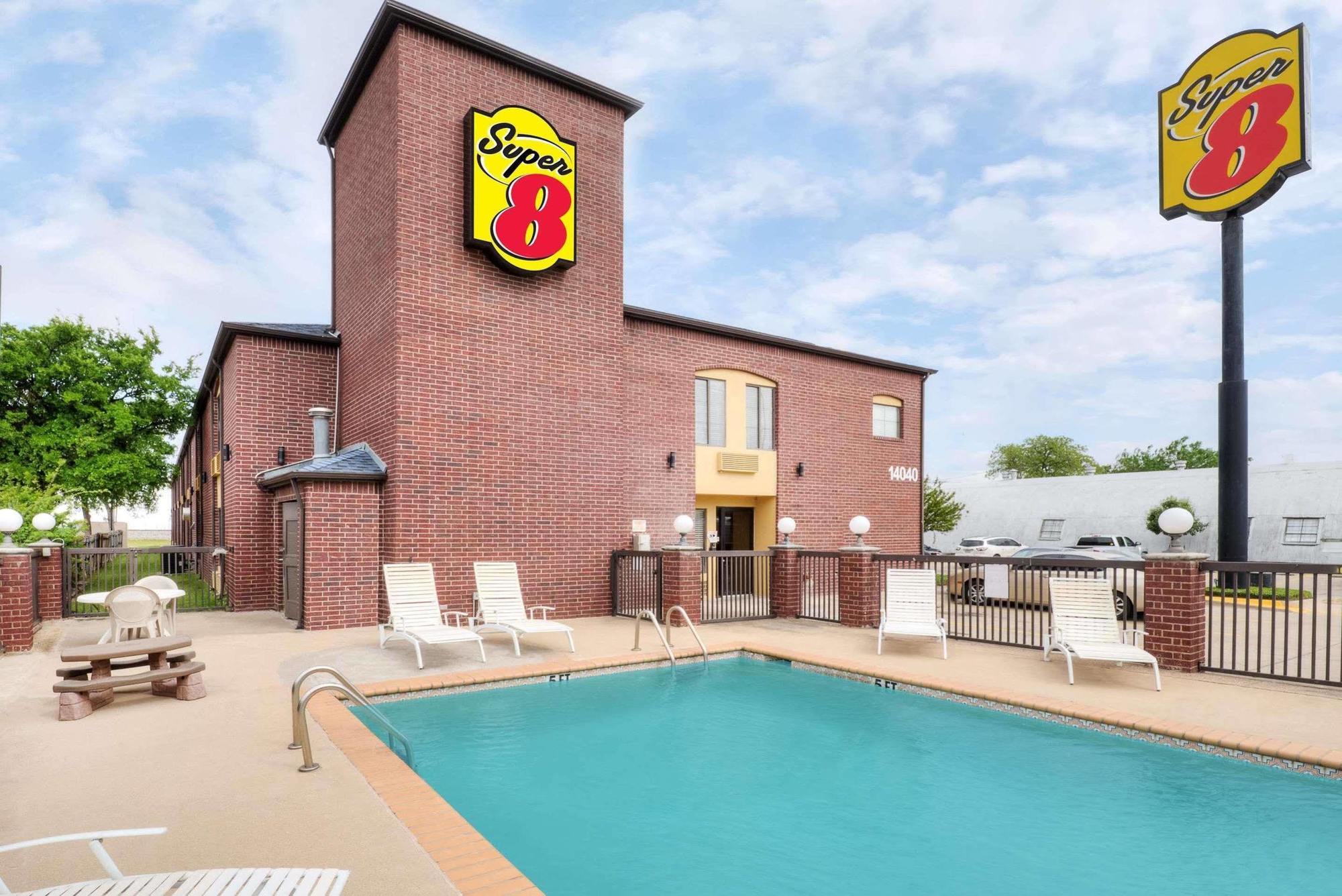 Super 8 By Wyndham Farmers Branch/north Dallas Farmers Branch