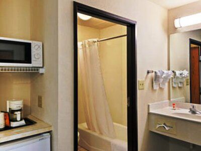 Super 8 By Wyndham Farmers Branch/north Dallas Motel Farmers Branch